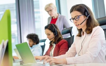 Help Desk vs Service Desk: What is the Difference?