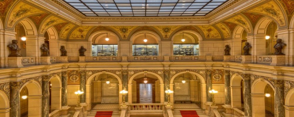 How AR VR Carries Museum Experiences to Next Level