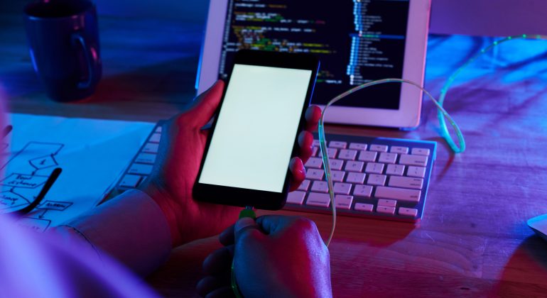How to Develop a Mobile App For a Foldable Smartphone?
